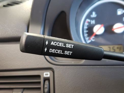 Used 2005 Chrysler Crossfire Limited RWD image 22