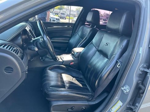Used 2019 Chrysler 300 S RWD image 9
