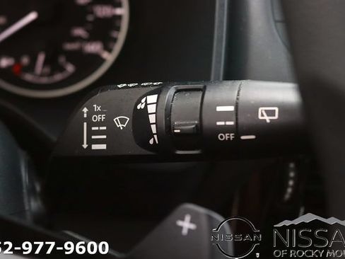 Used 2021 Nissan Rogue SV FWD image 23