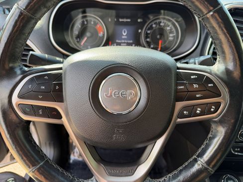 Used 2019 Jeep Cherokee Limited w/ Luxury Group AWD/4WD image 11