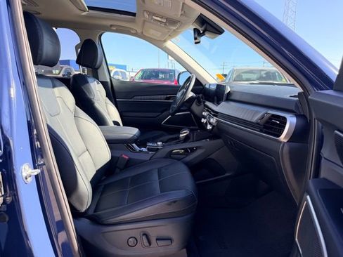 Used 2024 Kia Telluride EX w/ EX Captain's Chair Package image 37