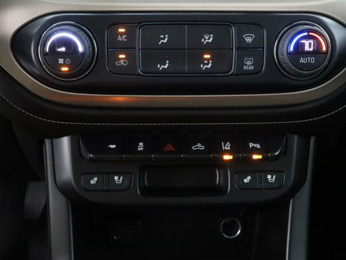 Used 2022 GMC Canyon Denali RWD image 19