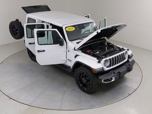 Used 2025 Jeep Wrangler Unlimited Sahara AWD/4WD image 45