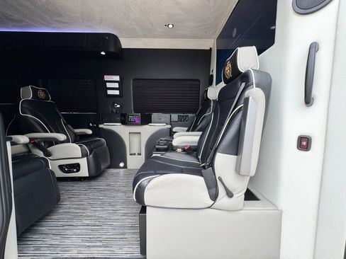 Used 2023 Mercedes-Benz Sprinter 3500 image 58