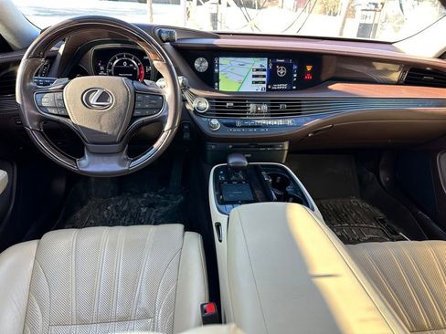 Used 2018 Lexus LS 500 AWD w/ Luxury Package image 12