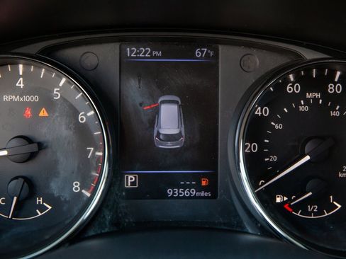 Used 2019 Nissan Rogue SV w/ Premium Package image 18