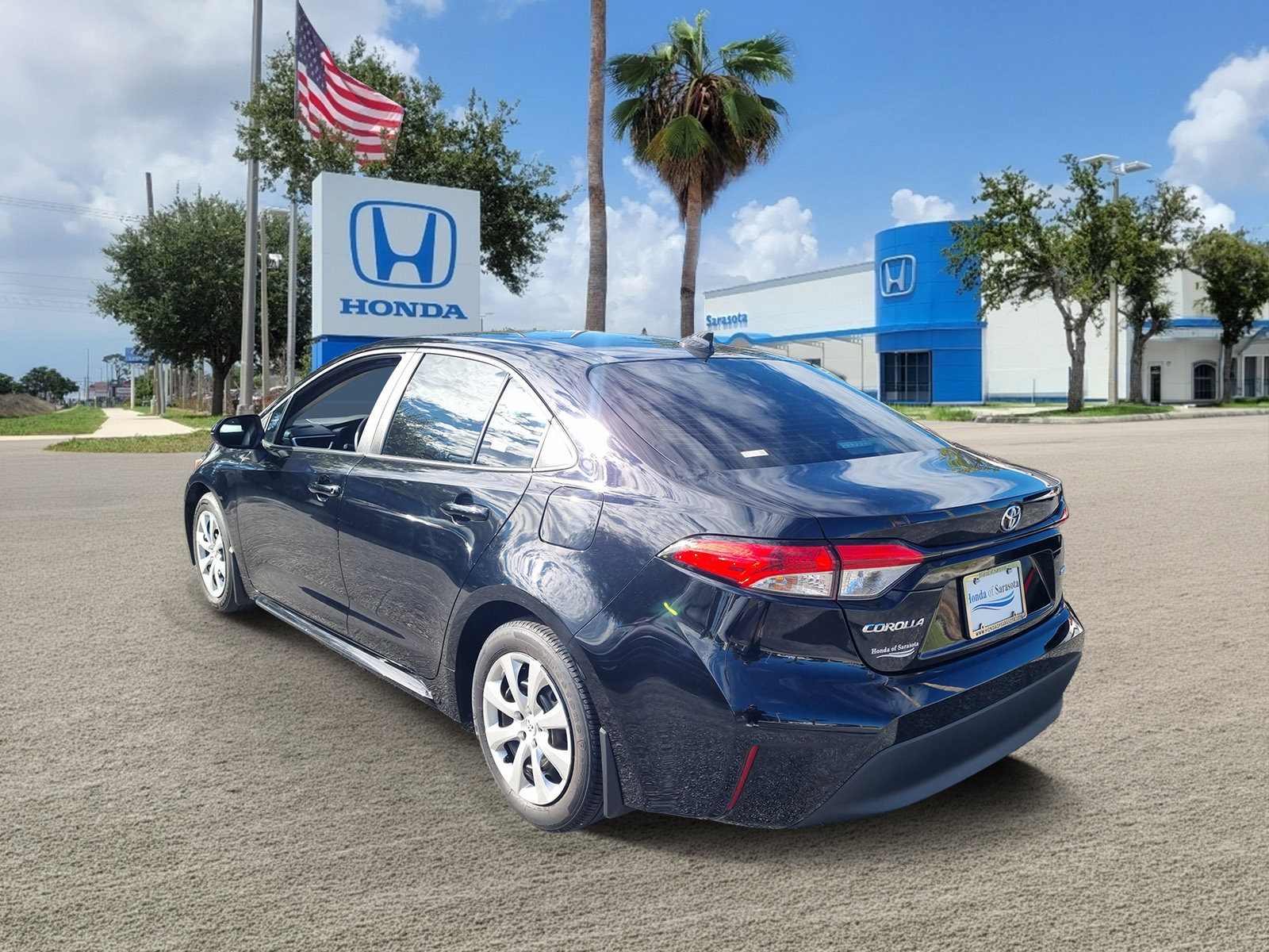 Used 2025 Toyota Corolla LE FWD image 5