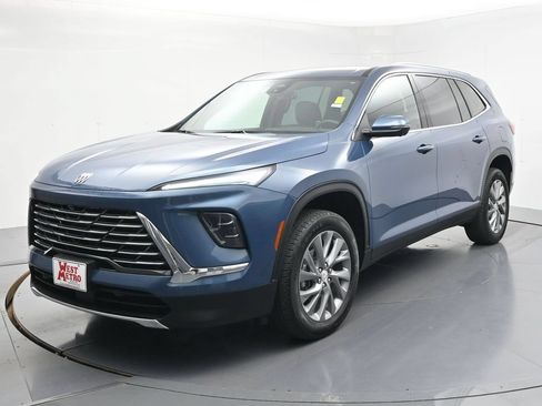 Used 2025 Buick Enclave Preferred AWD/4WD image 1