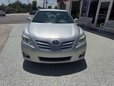 Used 2010 Toyota Camry XLE FWD image 5