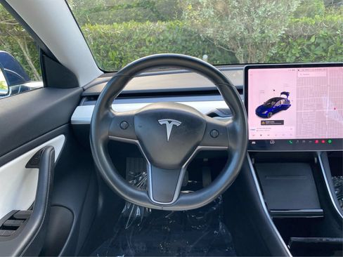 Used 2018 Tesla Model 3 Mid Range RWD image 12