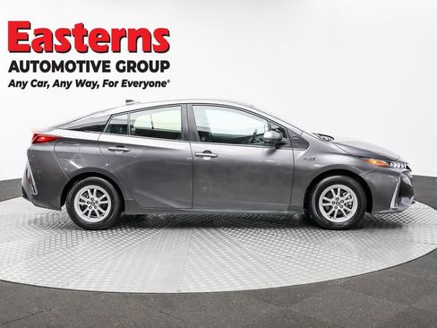 Used 2022 Toyota Prius Prime LE FWD image 4