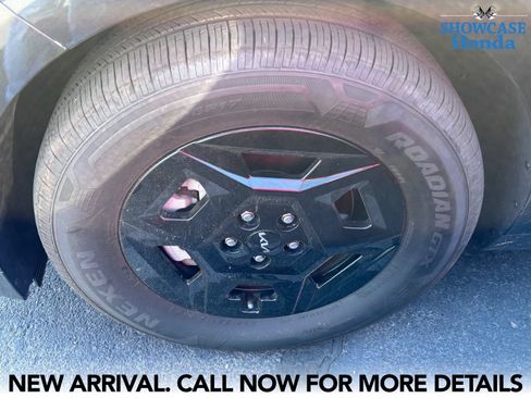 Used 2026 Kia Carnival FWD image 7