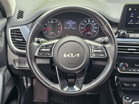 Used 2023 Kia Seltos S w/ Navigation Package FWD image 14