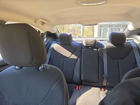 Used 2015 Dodge Dart SXT image 33