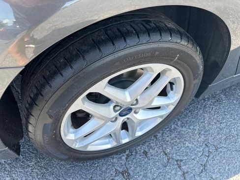 Used 2016 Ford Fusion SE FWD image 6