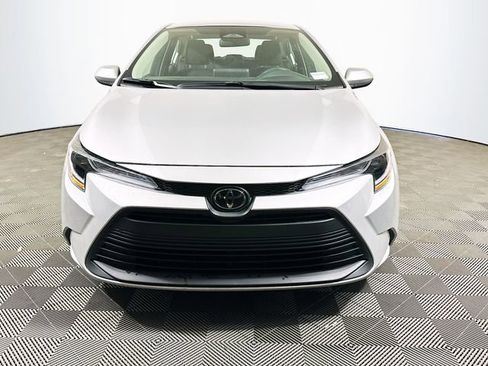 Certified 2025 Toyota Corolla LE image 3