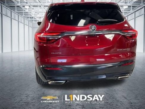 Used 2018 Buick Enclave Essence image 8