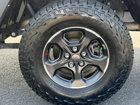 Used 2023 Jeep Gladiator Rubicon w/ Cold Weather Group AWD/4WD image 11