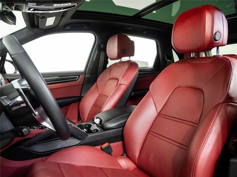 Certified 2023 Porsche Cayenne GTS AWD/4WD image 5