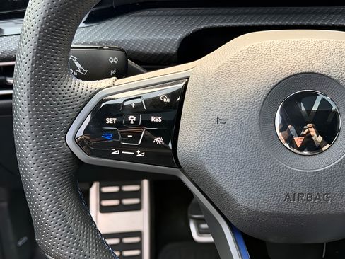 Used 2022 Volkswagen Golf R AWD/4WD image 40