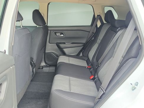 Certified 2026 Nissan Rogue SV FWD image 33