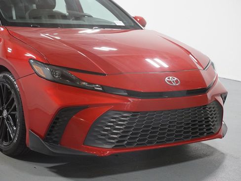Used 2025 Toyota Camry SE FWD image 4