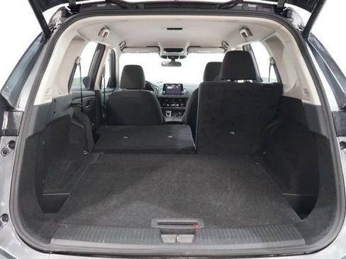 Used 2025 Nissan Rogue SV image 33