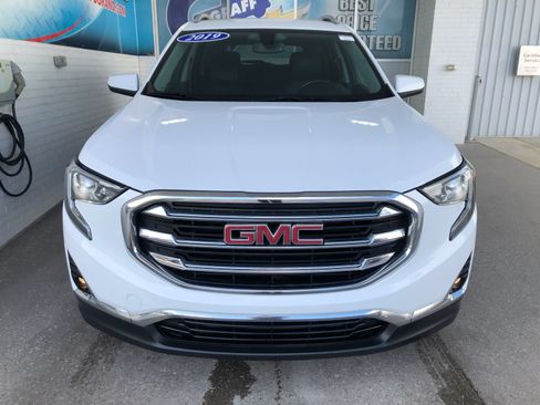 Used 2019 GMC Terrain SLT w/ Preferred Package FWD image 2