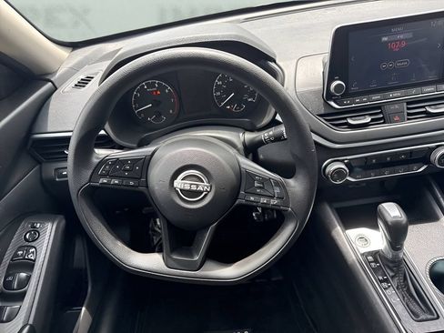 Used 2025 Nissan Altima 2.5 S FWD image 12