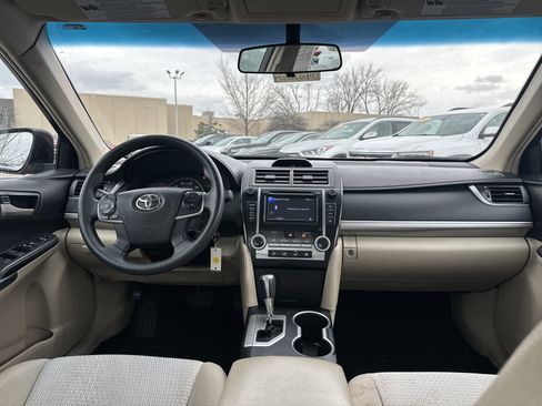 Used 2012 Toyota Camry LE image 16