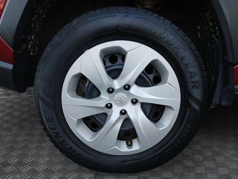 Used 2020 Toyota RAV4 LE FWD image 23