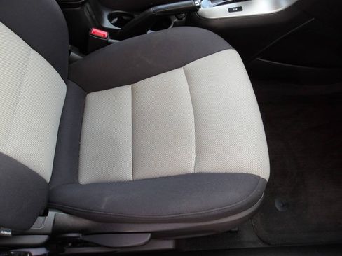Used 2014 Chevrolet Cruze LS FWD image 17