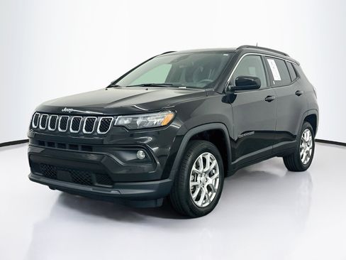 Used 2023 Jeep Compass Latitude w/ Sun and Sound Group AWD/4WD image 3