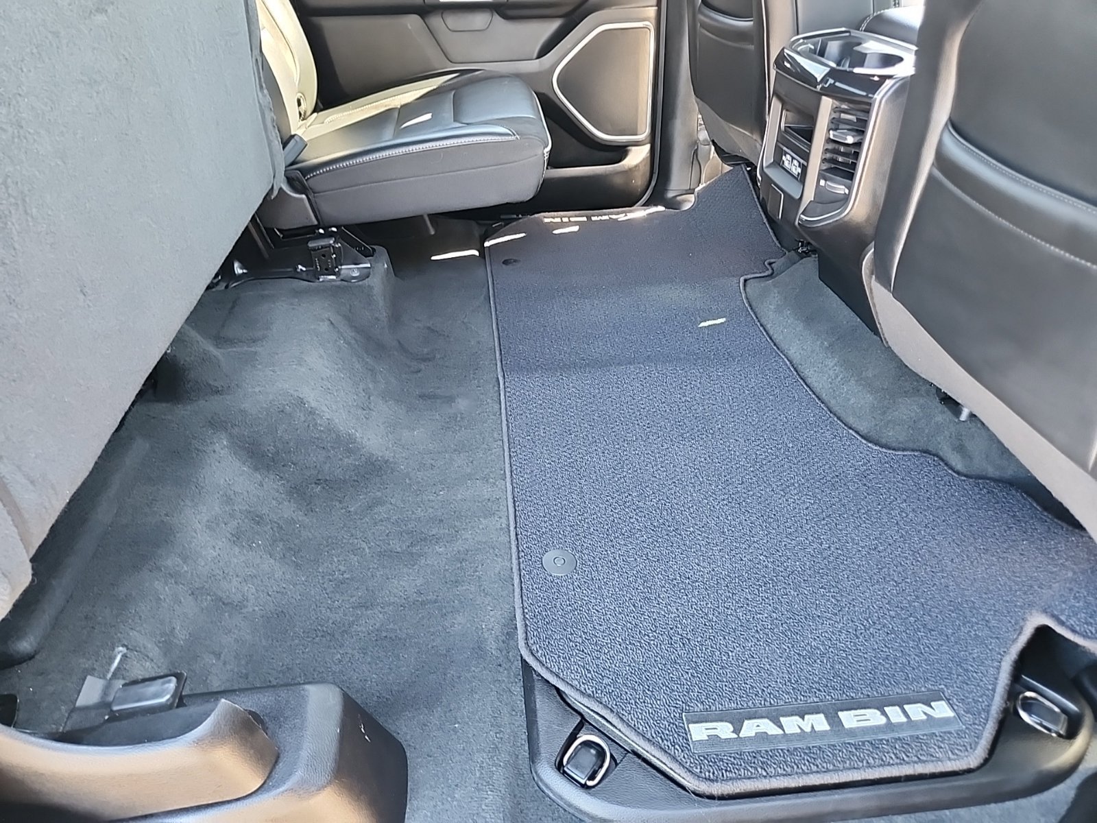 Used 2022 RAM 1500 Laramie AWD/4WD image 30