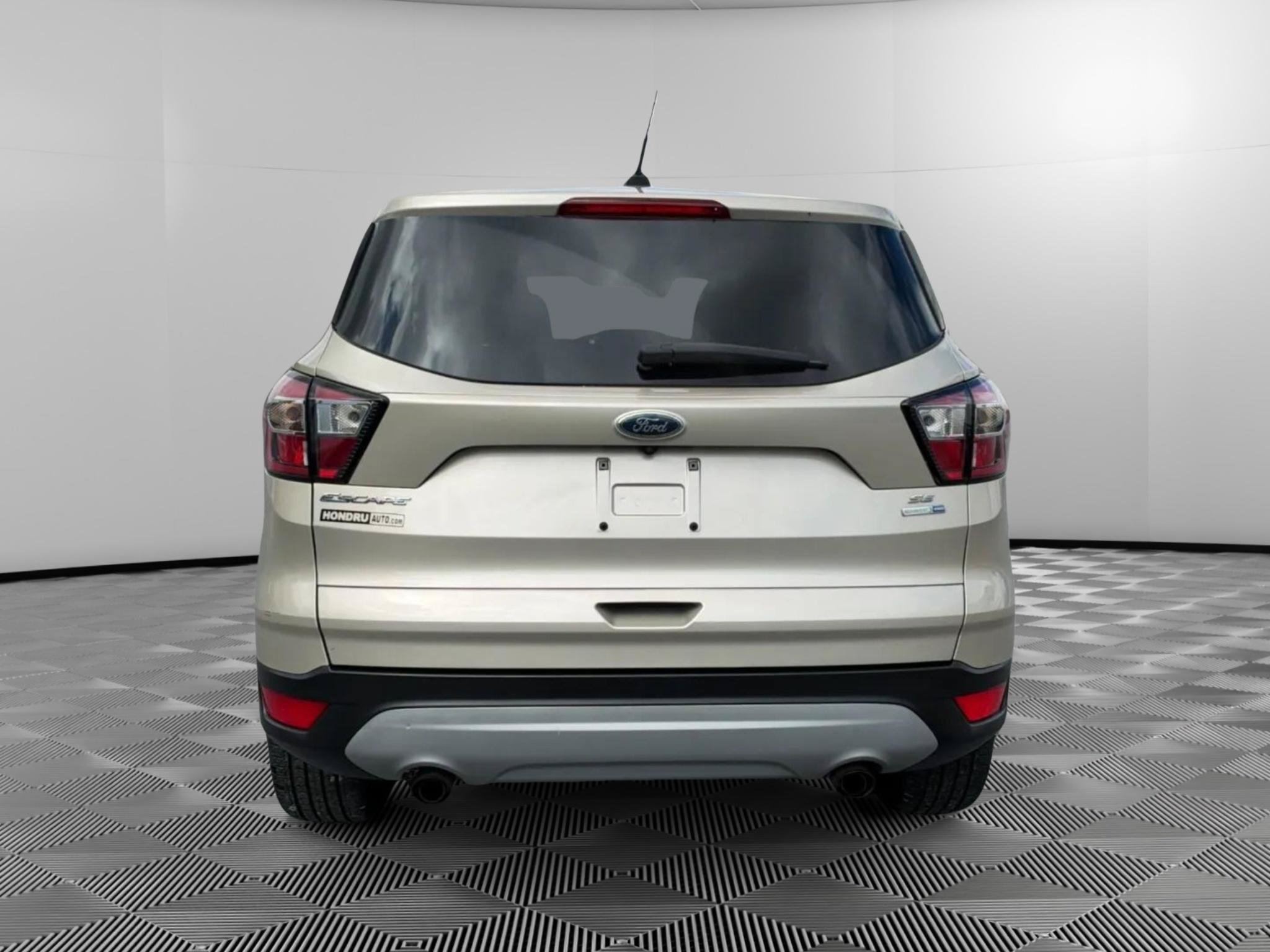 Used 2017 Ford Escape SE w/ SE Cold Weather Package AWD/4WD image 8