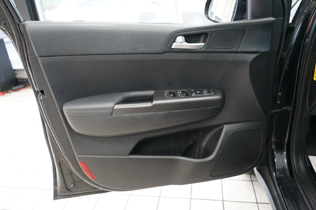 Used 2020 Kia Sportage LX AWD/4WD image 23