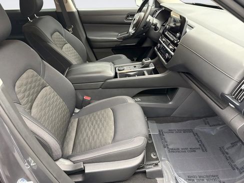 Used 2023 Nissan Pathfinder SV w/ Black Appearance Package image 16