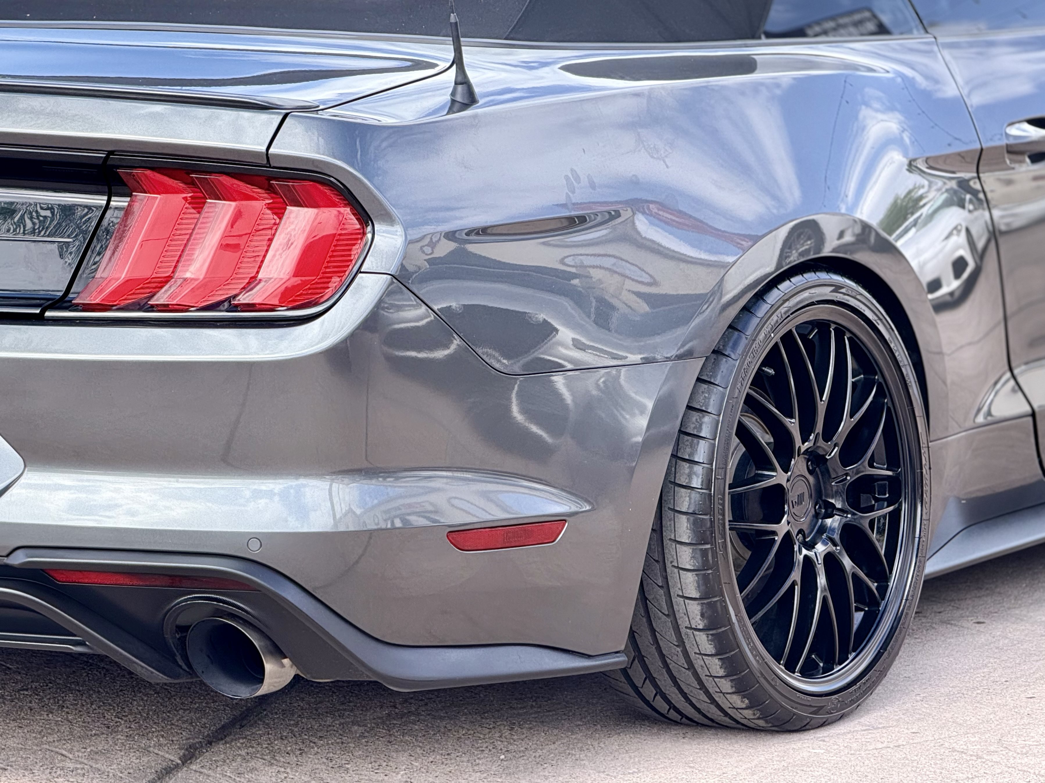 Used 2018 Ford Mustang Premium RWD image 22