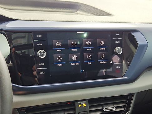 Certified 2023 Volkswagen Taos SE w/ Panoramic Sunroof Package FWD image 19