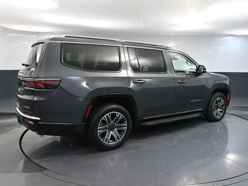 Used 2024 Jeep Wagoneer Series II w/ Flexible Seating Group AWD/4WD image 6
