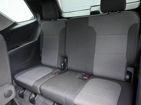 Used 2021 Chevrolet Traverse LT FWD image 15