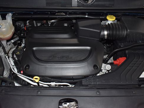 Used 2023 Chrysler Pacifica Touring-L FWD image 32