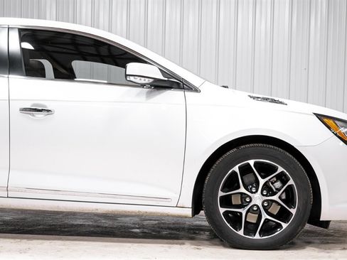 Used 2016 Buick LaCrosse Sport Touring image 9