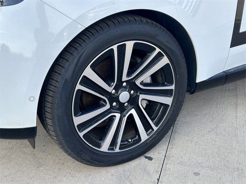 Used 2023 Land Rover Range Rover SE image 9