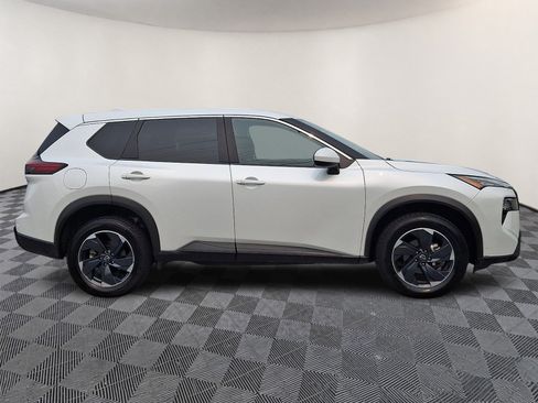 Used 2024 Nissan Rogue SV AWD/4WD image 7