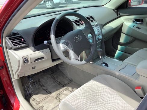 Used 2010 Toyota Camry LE FWD image 28