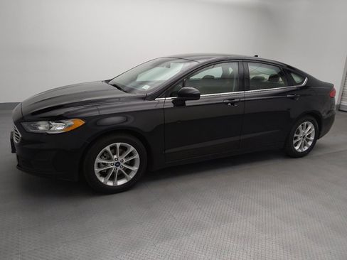 Used 2019 Ford Fusion SE image 2
