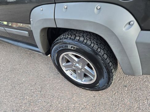 Used 2005 Jeep Liberty Renegade image 6