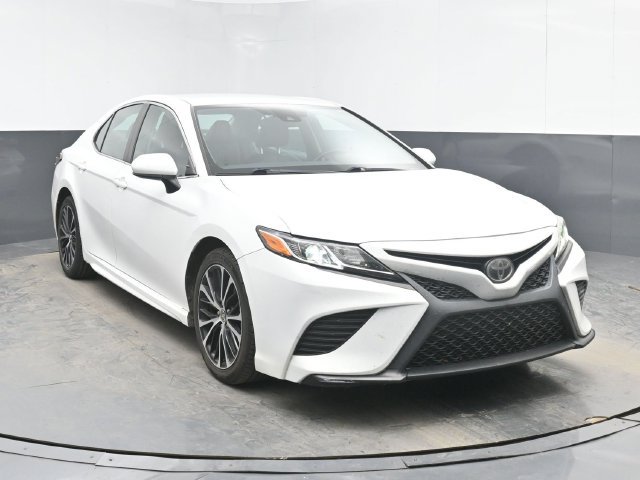 Used 2018 Toyota Camry SE FWD image 2