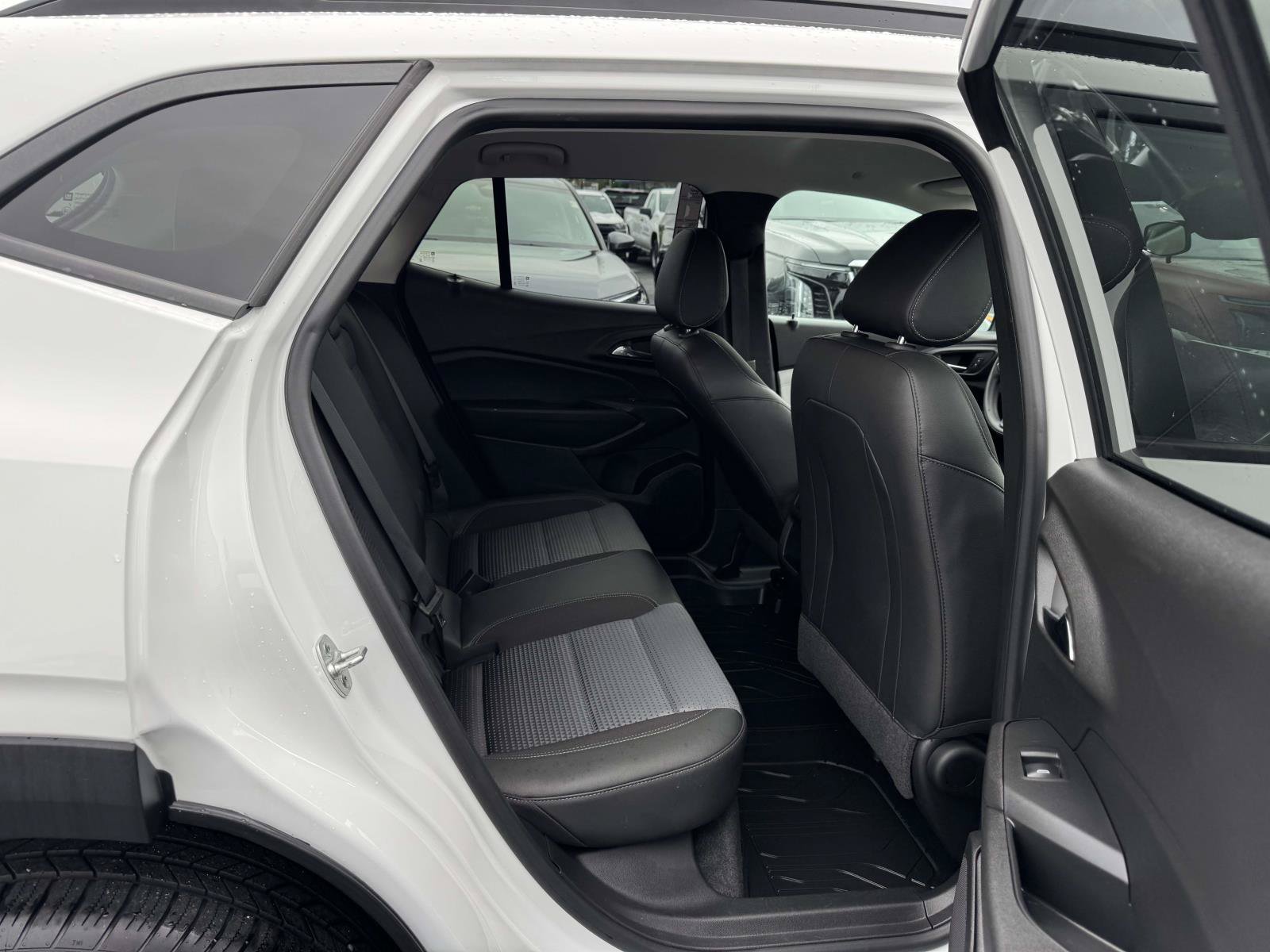 Used 2024 Chevrolet Trax LT FWD image 15